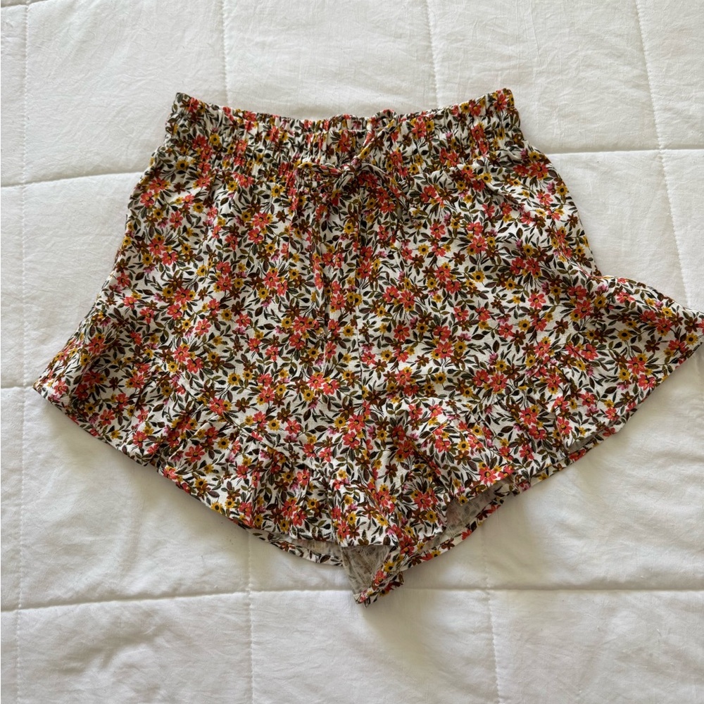 Floral Loose Fit Flowy Ruffle Shorts - Picture 2 of 5